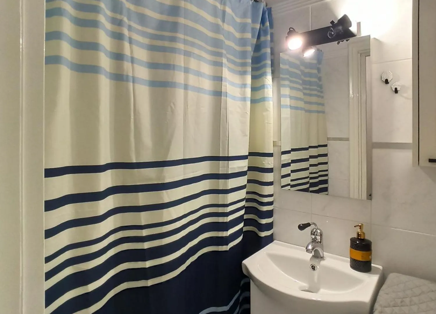 Josuaz Blue Apartment Flogita 0*,