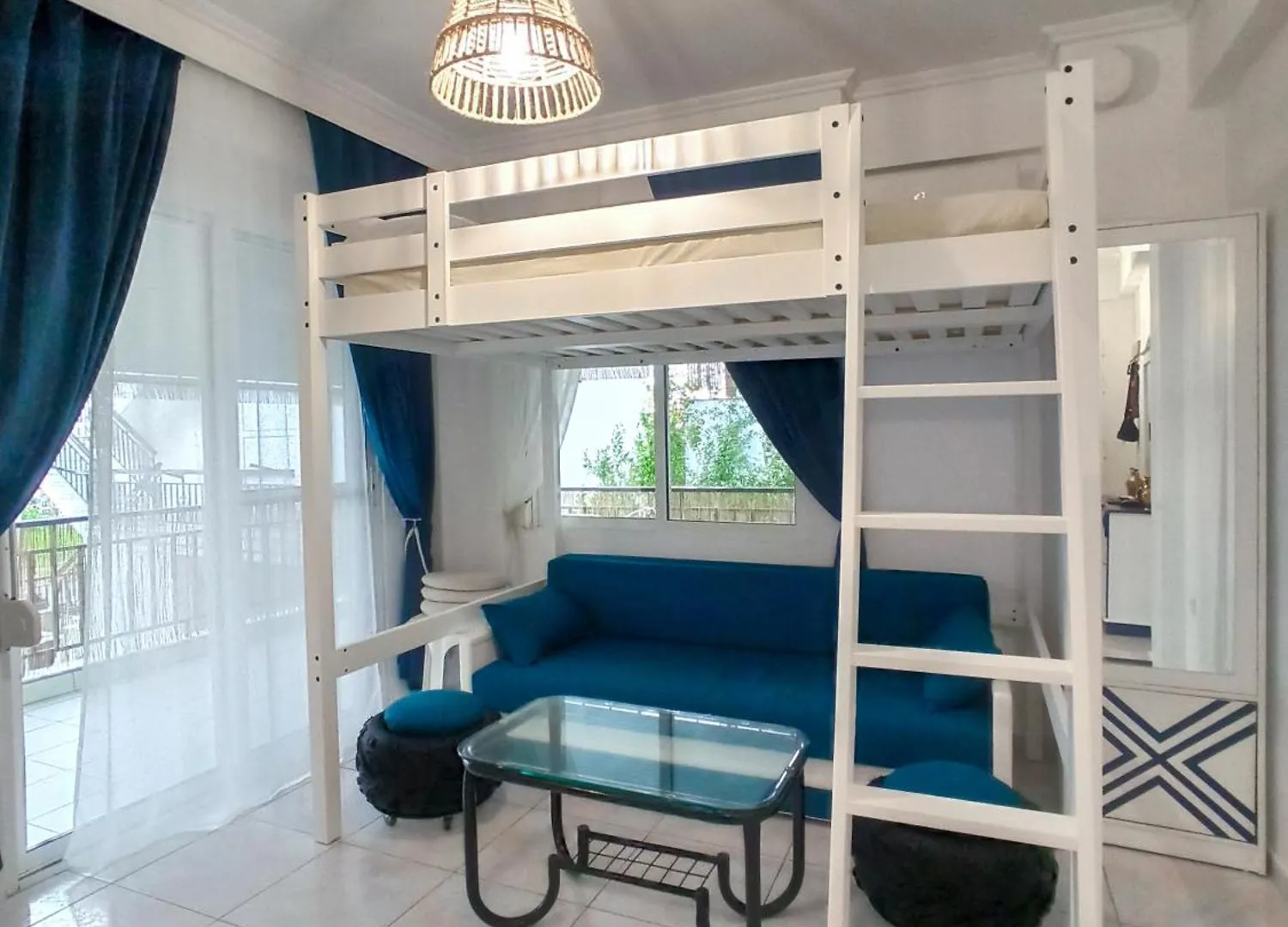 Josuaz Blue Apartment Flogita